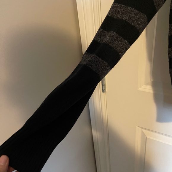 American Eagle Sweater - Picture 3 of 4